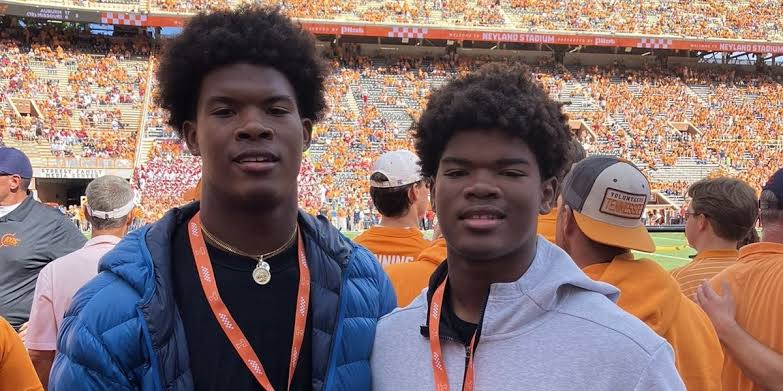 Five-Star Edge Raves About Tennessee’s Electric Atmosphere, Strengthens Ties with Coach Garner.