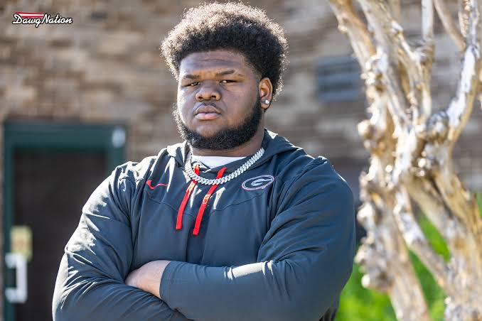 Stephon Shivers, a 2025 defensive lineman, has announced his decommitment from Georgia Flips to Tennessee Vols.