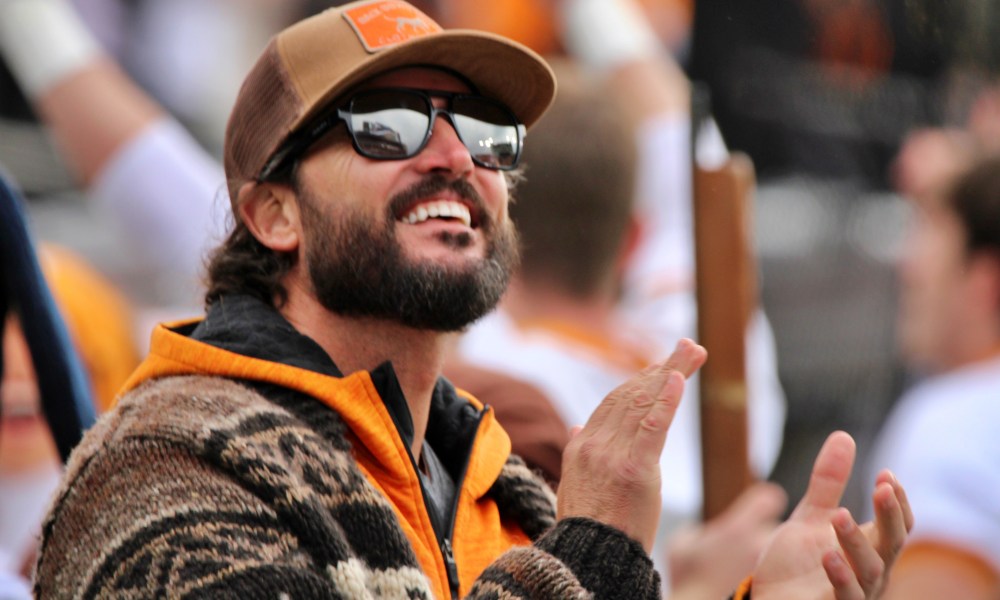 Tony Vitello’s Fiery Celebration Lights Up Tennessee’s Touchdown at Vanderbilt.