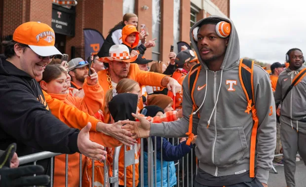 Tennessee Transfer Wide Receiver Reunites with Former Vols Teammate at New Program.