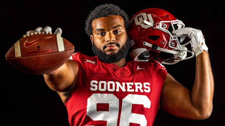 Oklahoma Sooners electric defensive end is returning for 2025.